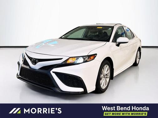 Wind Chill Pearl/Midnight Black Metallic 2024 Toyota Camry SE