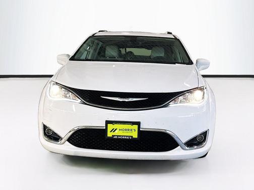 Bright White Clearcoat 2017 Chrysler Pacifica Touring-L