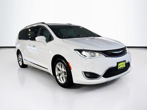 Bright White Clearcoat 2017 Chrysler Pacifica Touring-L