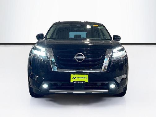 Super Black 2024 Nissan Pathfinder SV