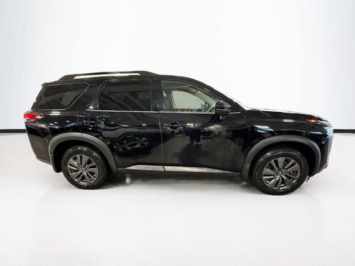 Super Black 2024 Nissan Pathfinder SV