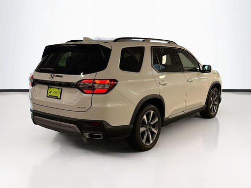 Platinum White Pearl 2025 Honda Pilot Elite