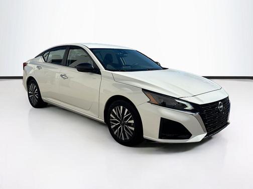 Glacier White 2025 Nissan Altima 2.5 SV