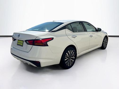 Glacier White 2025 Nissan Altima 2.5 SV