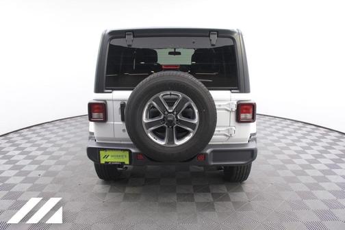 Photo 5 of 33 of 2020 Jeep Wrangler Unlimited Sahara