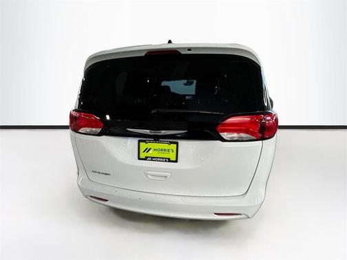 2024 Chrysler Voyager LX