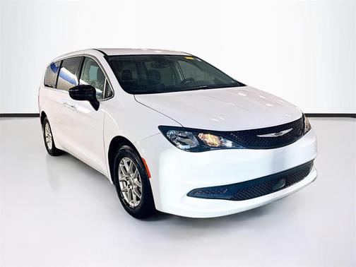 2024 Chrysler Voyager LX