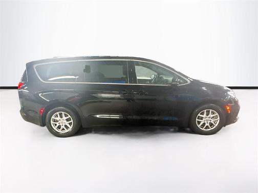 2025 Chrysler Pacifica L