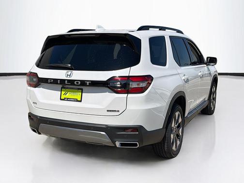 Platinum White Pearl 2026 Honda Pilot Touring 8-Passenger