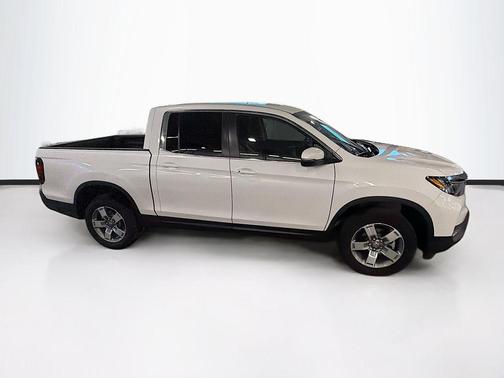 Platinum White Pearl 2025 Honda Ridgeline RTL