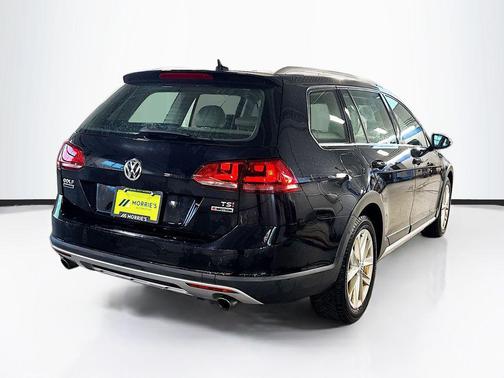 Night Blue Metallic 2017 Volkswagen Golf Alltrack TSI SE