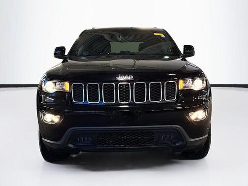 Diamond Black Crystal Pearlcoat 2020 Jeep Grand Cherokee Laredo