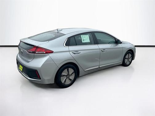 2022 Hyundai IONIQ Hybrid SE