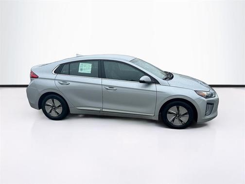 2022 Hyundai IONIQ Hybrid SE