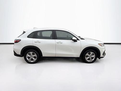 Platinum White Pearl 2023 Honda HR-V LX
