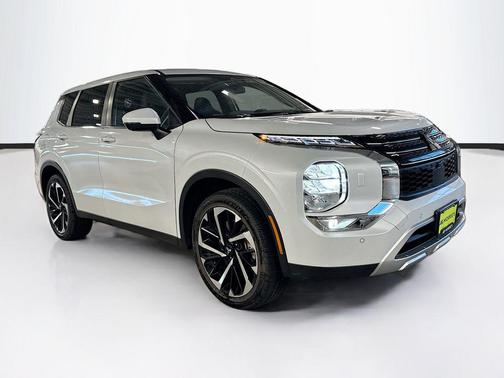 White Diamond 2024 Mitsubishi Outlander SE S-AWC