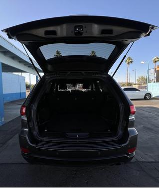 2020 Jeep Grand Cherokee Laredo