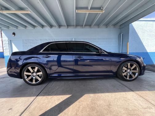 2013 Chrysler 300 SRT8