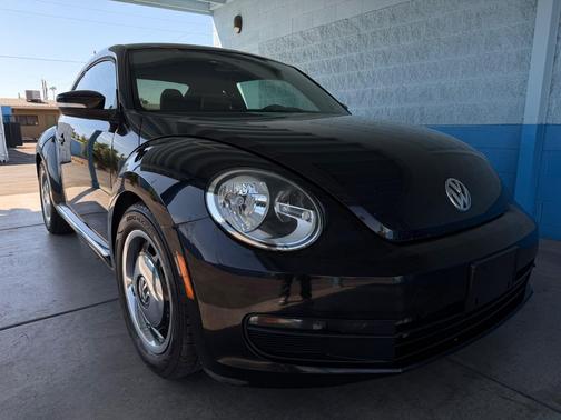 Deep Black Pearl 2016 Volkswagen Beetle 1.8T
