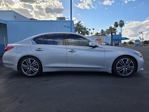 2016 INFINITI Q50 Hybrid Base