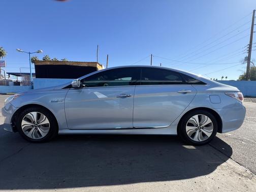 2015 Hyundai SONATA Hybrid Limited