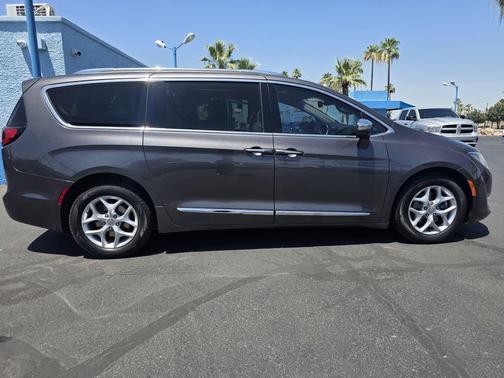 Granite Crystal Metallic Clearcoat 2020 Chrysler Pacifica Limited