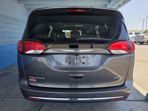 Granite Crystal Metallic Clearcoat 2020 Chrysler Pacifica Limited