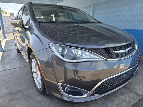 Granite Crystal Metallic Clearcoat 2020 Chrysler Pacifica Limited