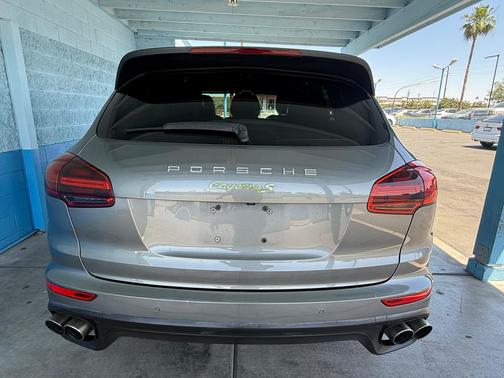 Meteor Gray Metallic 2016 Porsche Cayenne Cayenne S E-Hybrid