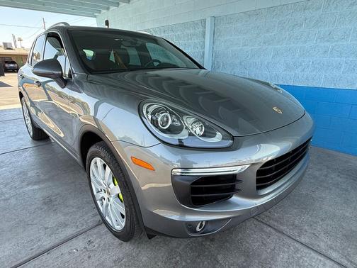 Meteor Gray Metallic 2016 Porsche Cayenne Cayenne S E-Hybrid
