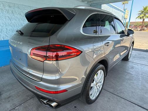 Meteor Gray Metallic 2016 Porsche Cayenne Cayenne S E-Hybrid