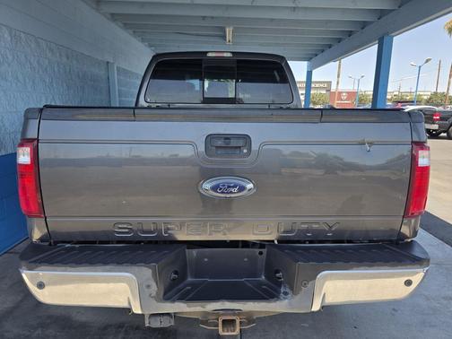 Magnetic Metallic 2016 Ford F-250 4WD Crew Cab 156 Lariat