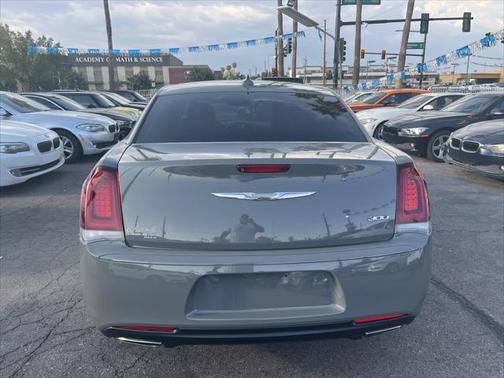 2018 Chrysler 300 Touring