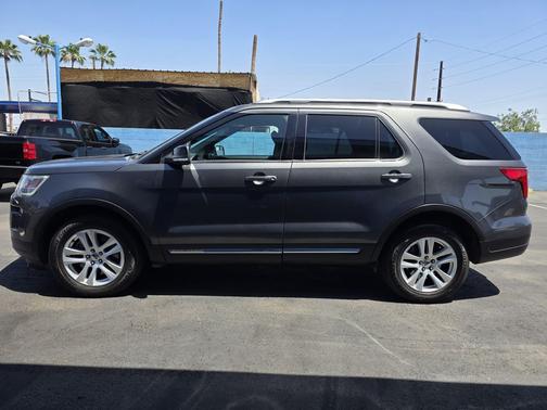Magnetic Metallic 2018 Ford Explorer XLT