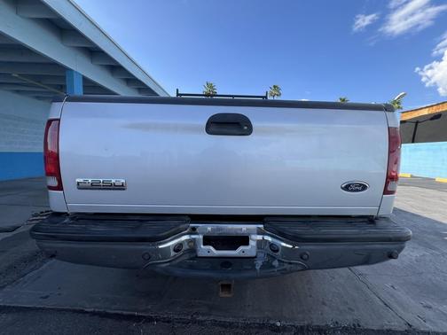 2005 Ford F-250 XL Crew Cab