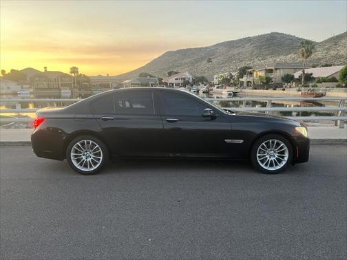 2014 BMW 740 4dr Sdn 740i RWD