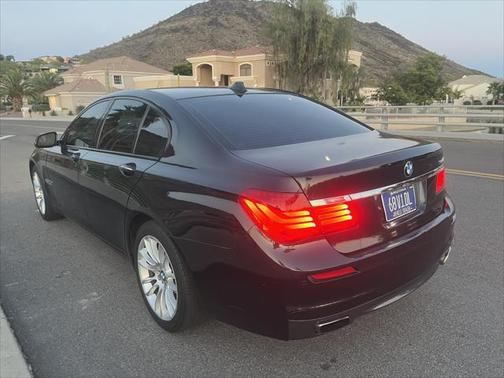 2014 BMW 740 4dr Sdn 740i RWD