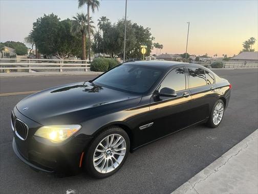 2014 BMW 740 4dr Sdn 740i RWD