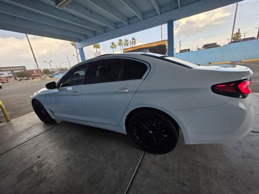 Alpine White 2022 BMW 530 i