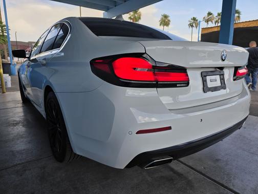 Alpine White 2022 BMW 530 i