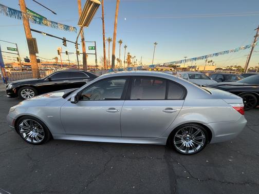 2010 BMW 550 4dr Sdn 550i RWD
