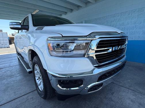 Ivory White Tri-Coat Pearlcoat 2020 RAM 1500 Laramie