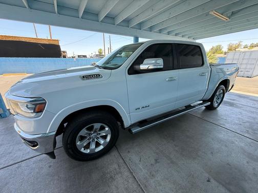 Ivory White Tri-Coat Pearlcoat 2020 RAM 1500 Laramie