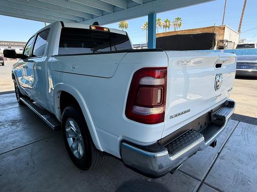 Ivory White Tri-Coat Pearlcoat 2020 RAM 1500 Laramie