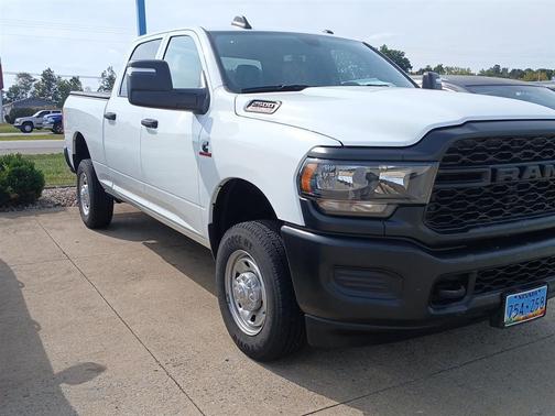 2024 RAM 2500 Tradesman Crew Cab 4x4 6'4' Box