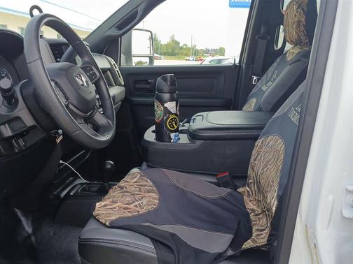 2024 RAM 2500 Tradesman Crew Cab 4x4 6'4' Box