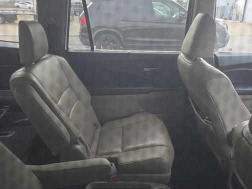 2022 Honda Pilot Touring 8-Passenger