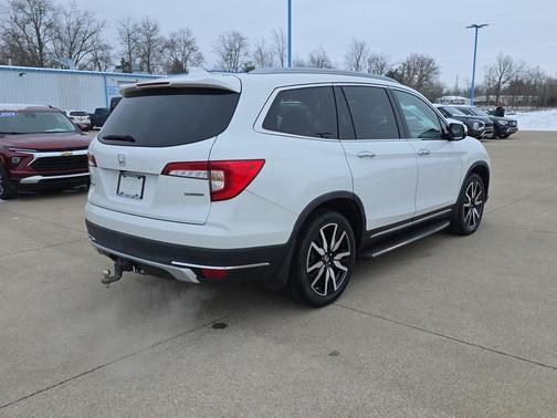 2022 Honda Pilot Touring 8-Passenger