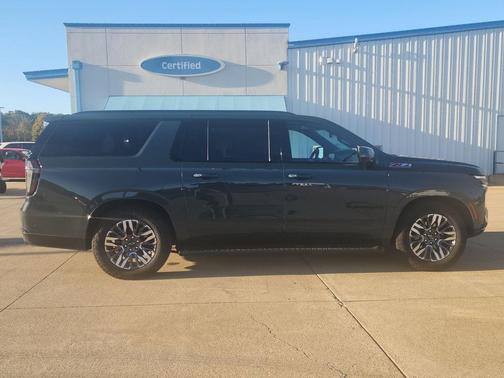 2025 Chevrolet Suburban 4WD Z71