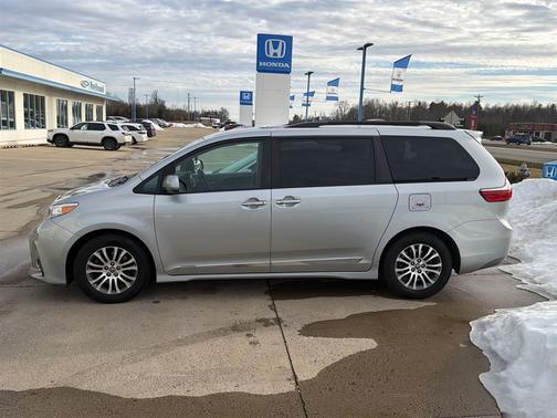 2019 Toyota Sienna XLE Premium